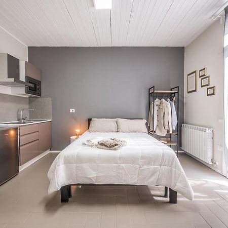 Suite 649 Mono Con Terrazzo Modena Bagian luar foto