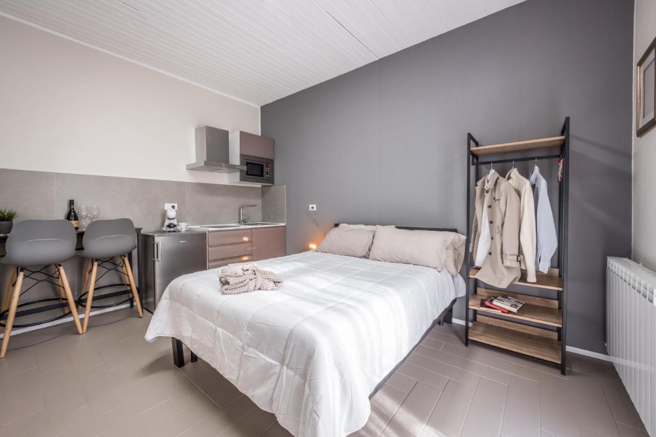 Suite 649 Mono Con Terrazzo Modena Bagian luar foto