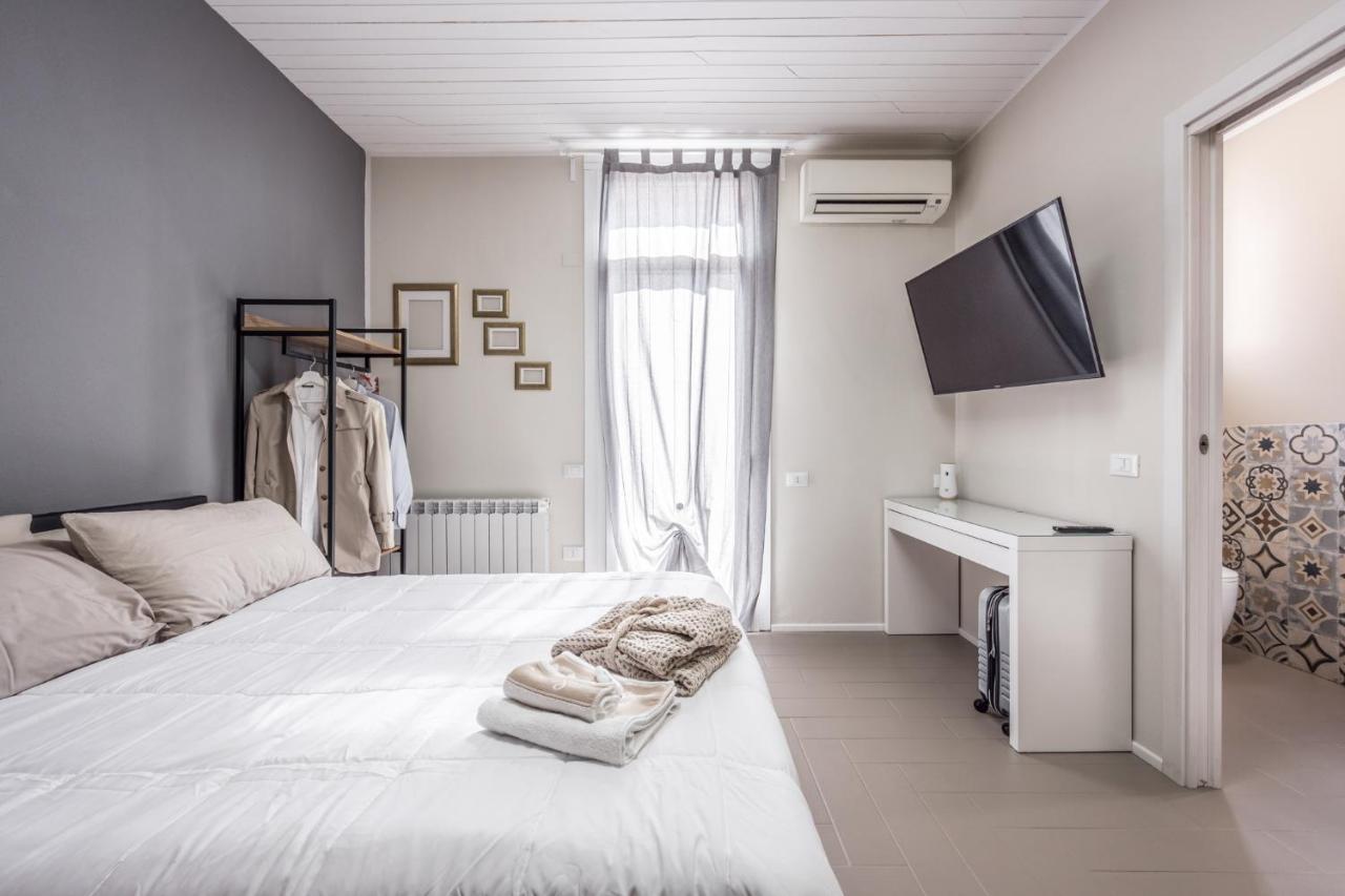Suite 649 Mono Con Terrazzo Modena Bagian luar foto