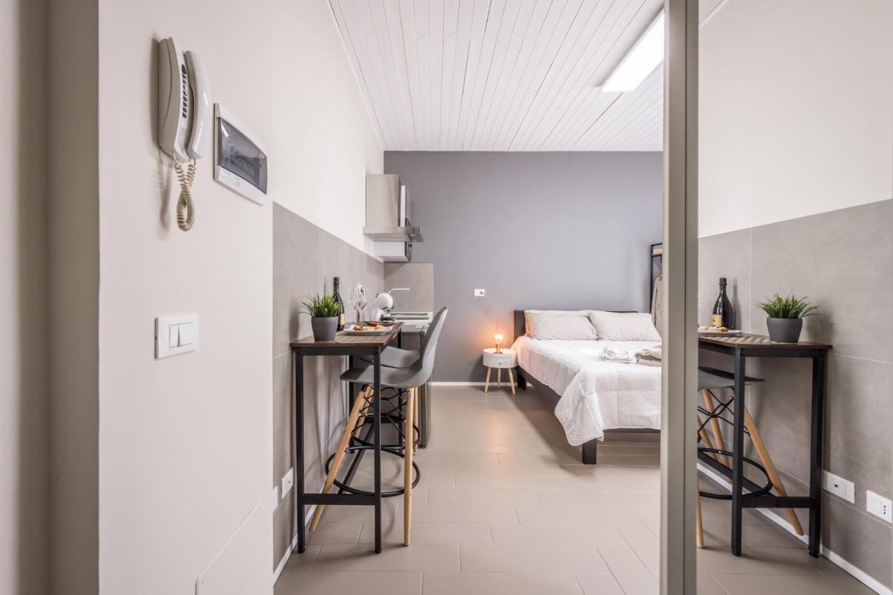 Suite 649 Mono Con Terrazzo Modena Bagian luar foto
