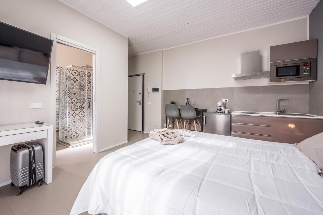 Suite 649 Mono Con Terrazzo Modena Bagian luar foto