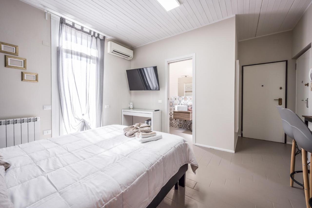 Suite 649 Mono Con Terrazzo Modena Bagian luar foto