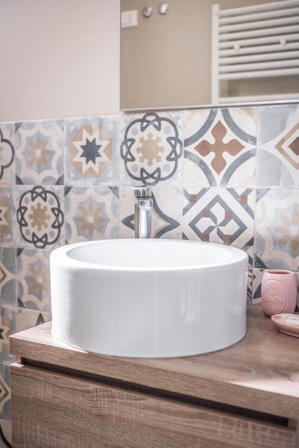 Suite 649 Mono Con Terrazzo Modena Bagian luar foto