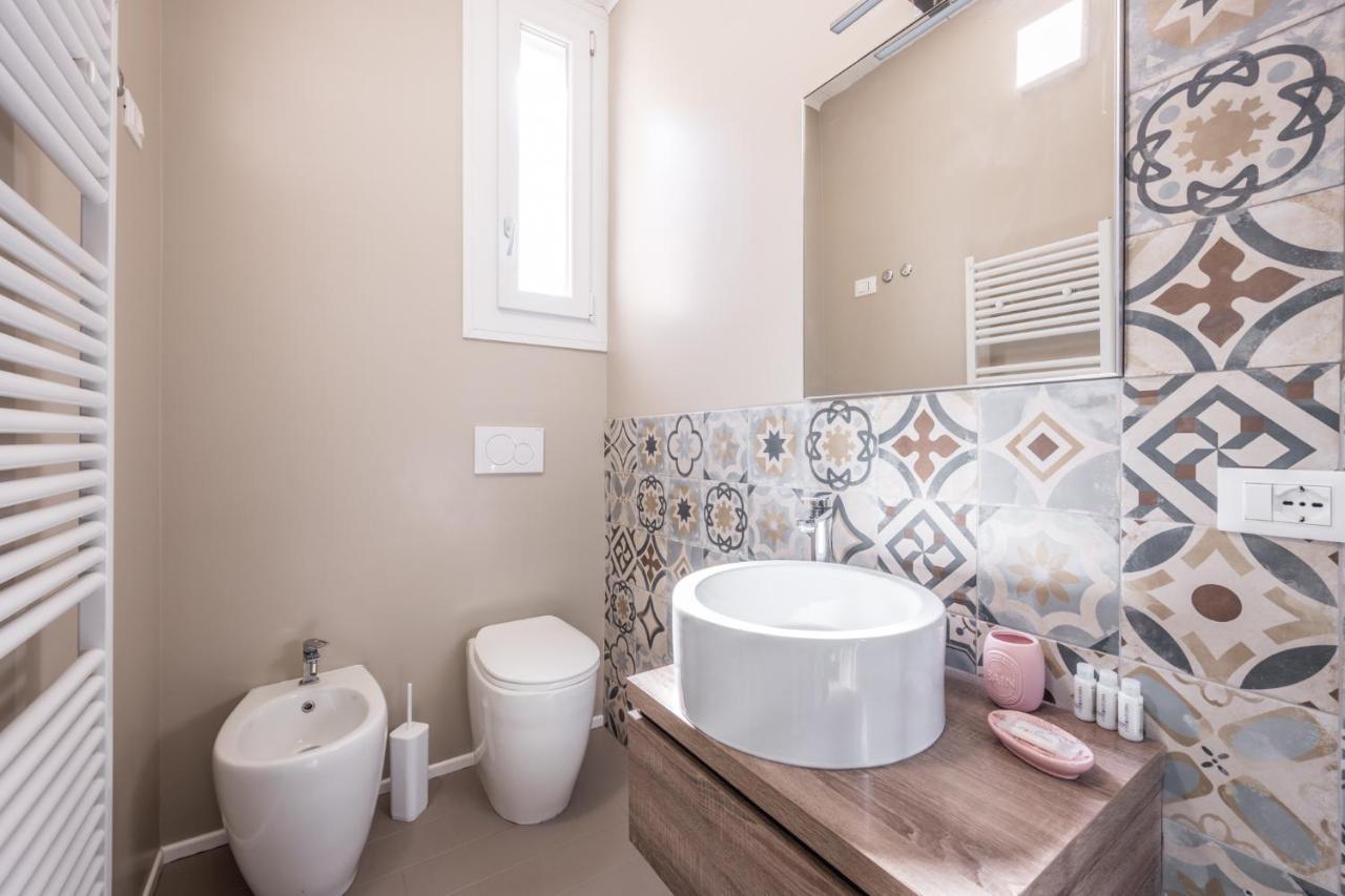 Suite 649 Mono Con Terrazzo Modena Bagian luar foto