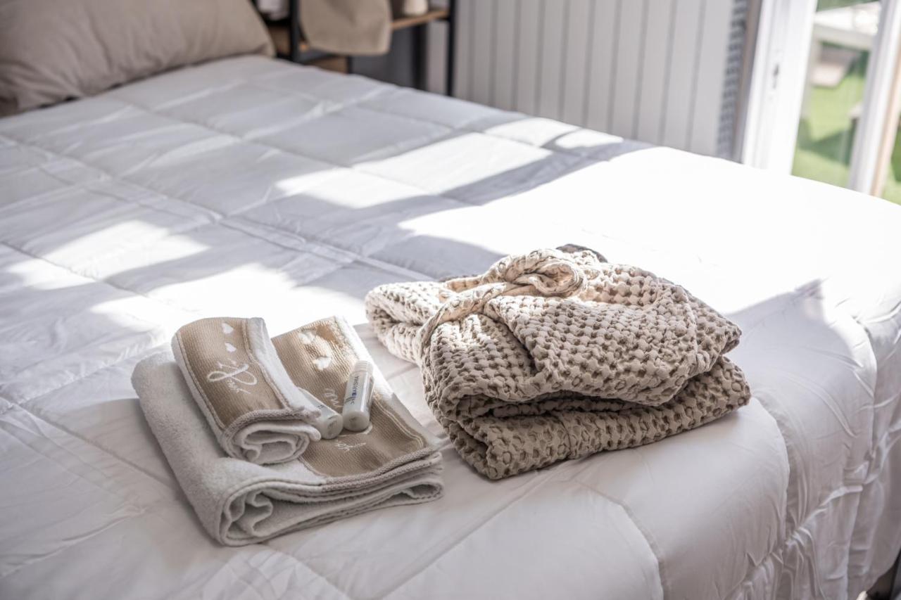 Suite 649 Mono Con Terrazzo Modena Bagian luar foto