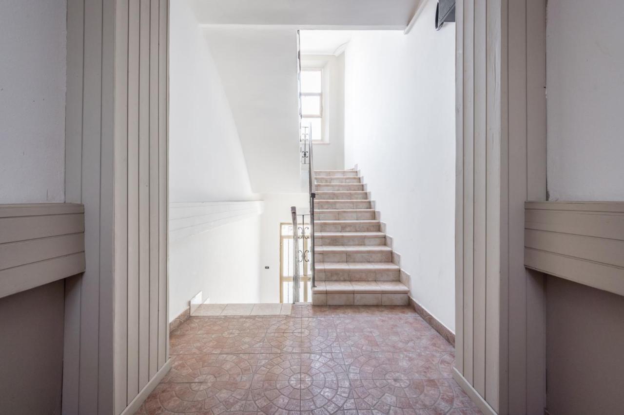 Suite 649 Mono Con Terrazzo Modena Bagian luar foto